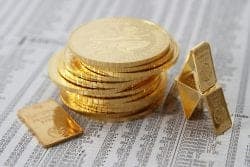 Gold als Goldmünzen Philharmoniker und Goldbarren auf Zeitung 1